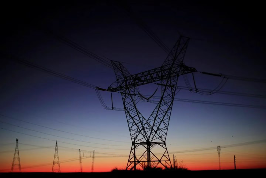 En 2022 Argentina debió importar una cantidad inusual de energía eléctrica desde Brasil. Reuters