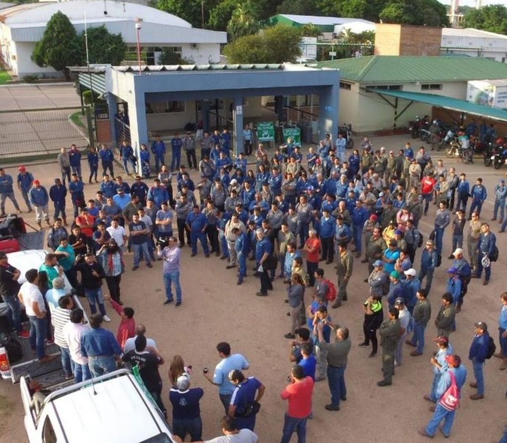 Una asamblea de trabajadores realizada en el complejo de Campo Durán.