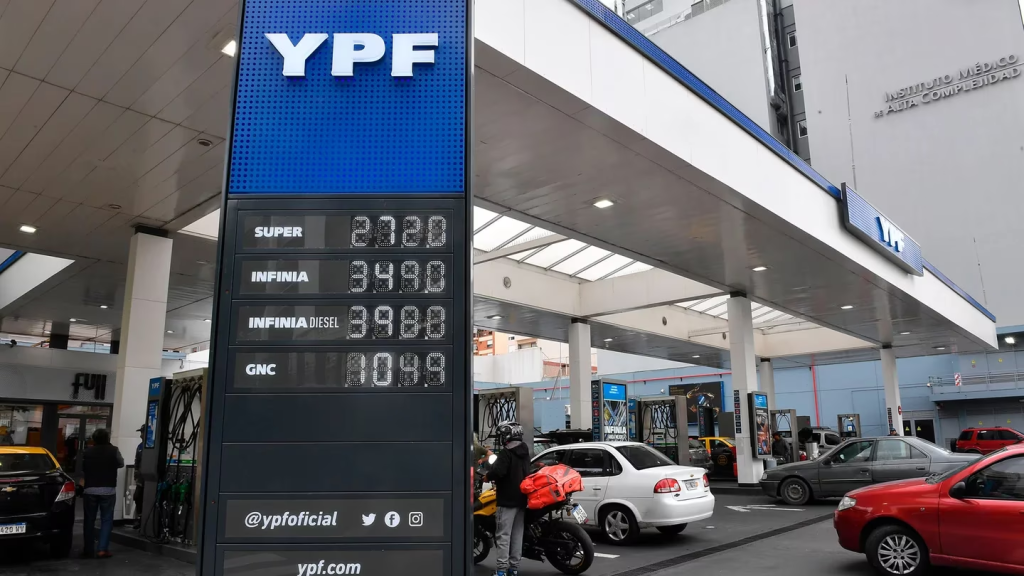 Desde ayer rigen nuevos precios: YPF, Shell y Axion aumentaron un 7,6% (Maximiliano Luna)