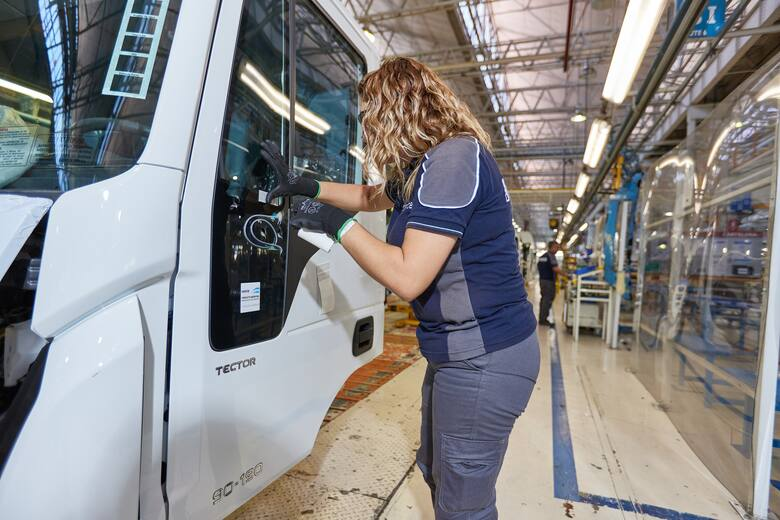 IVECO, marca del Iveco Group, transita sus 50 años de fabricación ininterrumpida en Argentina desde su polo industrial en Ferreyra, provincia de Córdoba.
