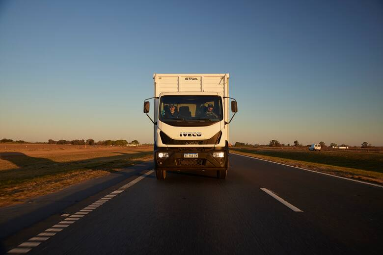 IVECO es el único fabricante mundial en cubrir con una gama completa de gas, desde vehículos comerciales, ligeros, medianos y pesados a camiones pesados articulados, el transporte de larga distancia.Gaston Gandara