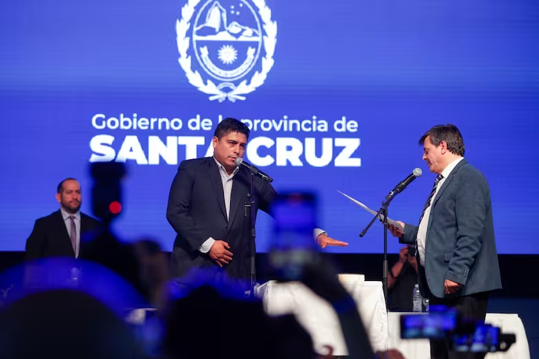 Claudio Vidal en su jura como gobernador de Santa Cruz